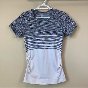 Athleta Top Gray White Short Sleeve Cinched Ruched Size S.